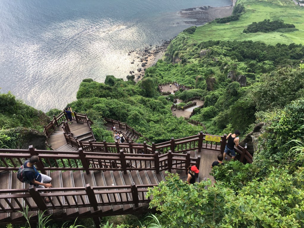 Climbing down Seongsan&nbsp;Ilchulbong