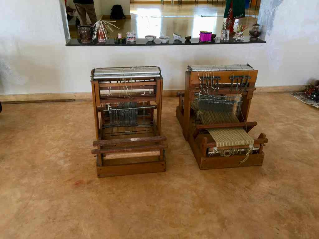 Hand looms