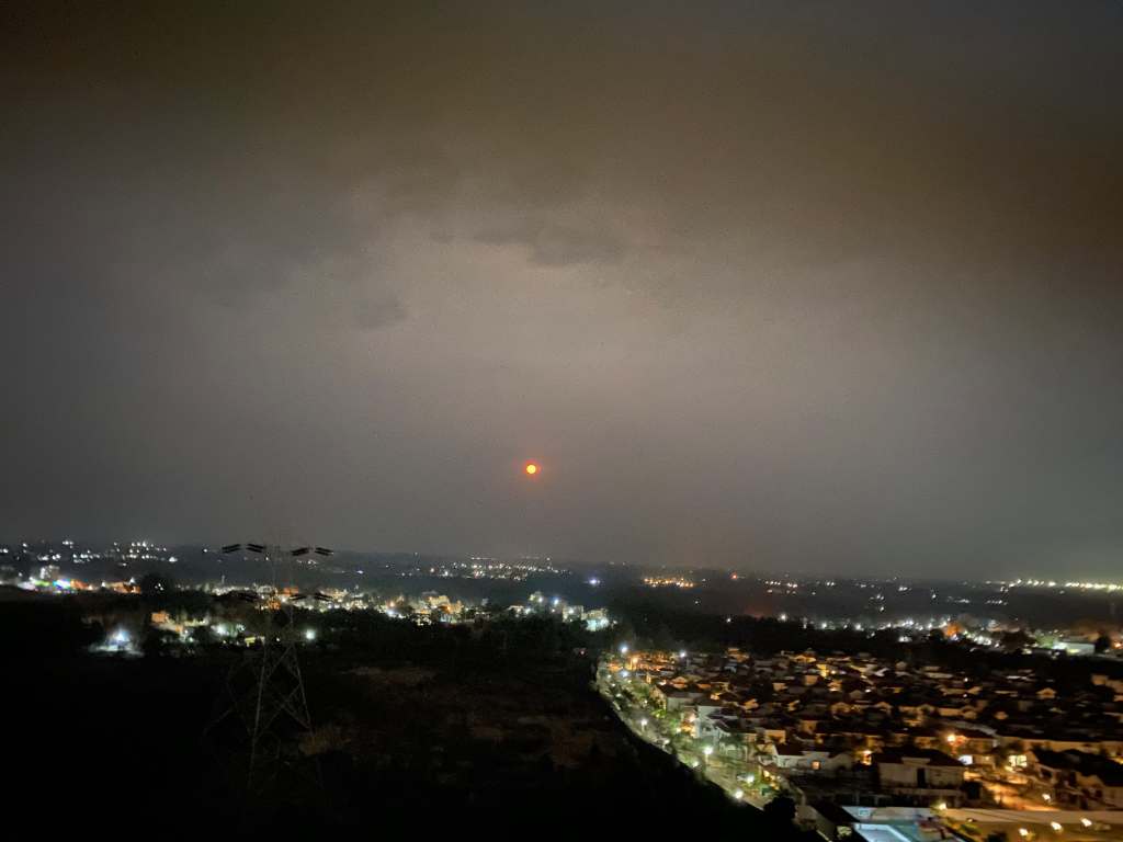 Red moon!